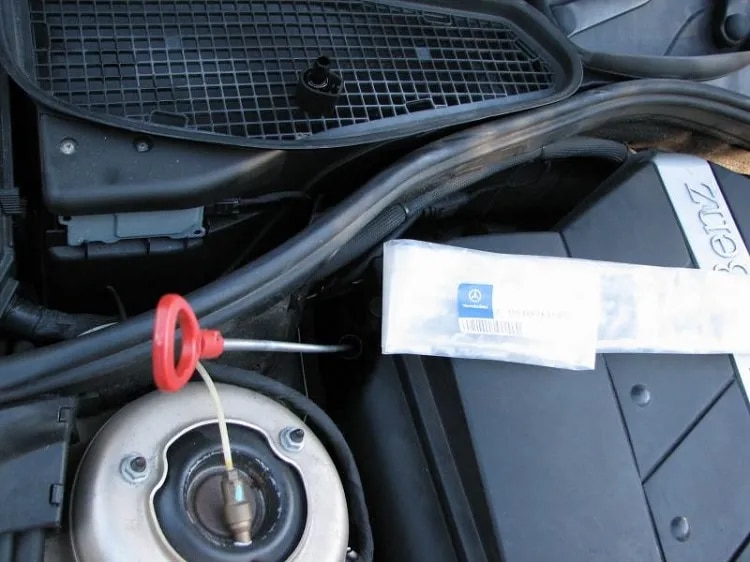 A view of an engine of a car with a dispstick showing